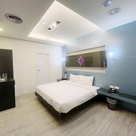Walker Hotel - Sanchong Тайпей Екстериор снимка