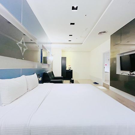 Walker Hotel - Sanchong Тайпей Екстериор снимка