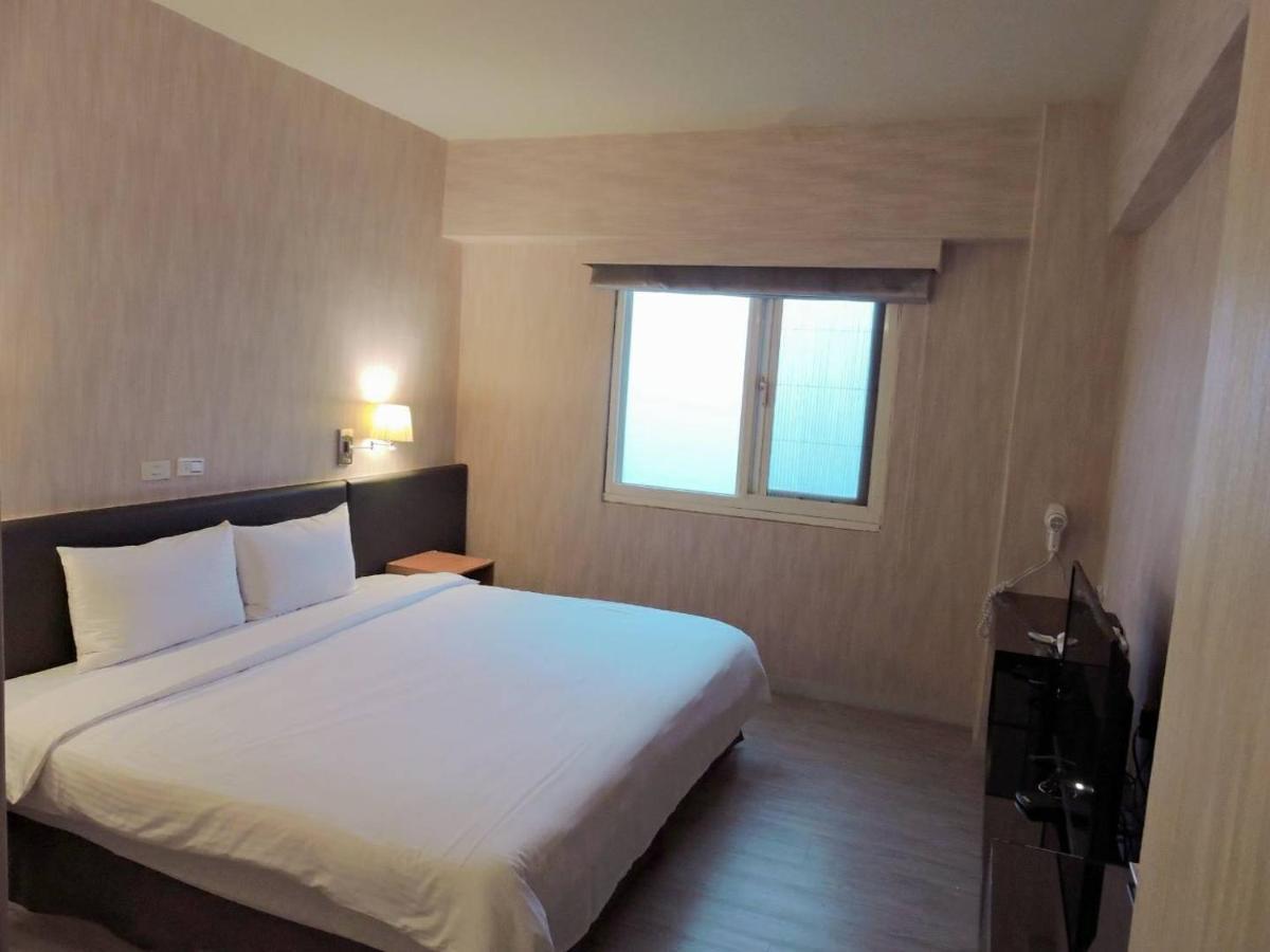Walker Hotel - Sanchong Тайпей Екстериор снимка