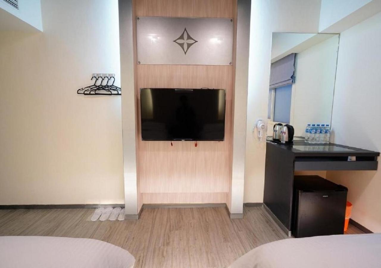 Walker Hotel - Sanchong Тайпей Екстериор снимка