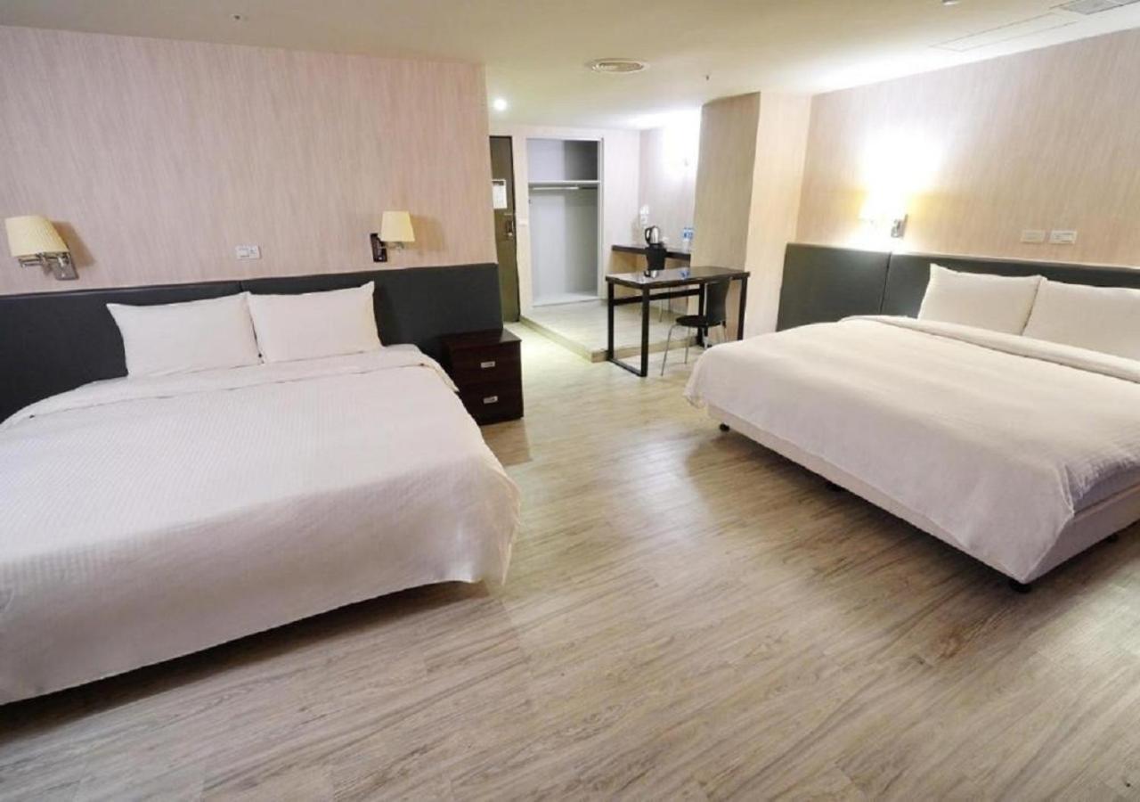 Walker Hotel - Sanchong Тайпей Екстериор снимка