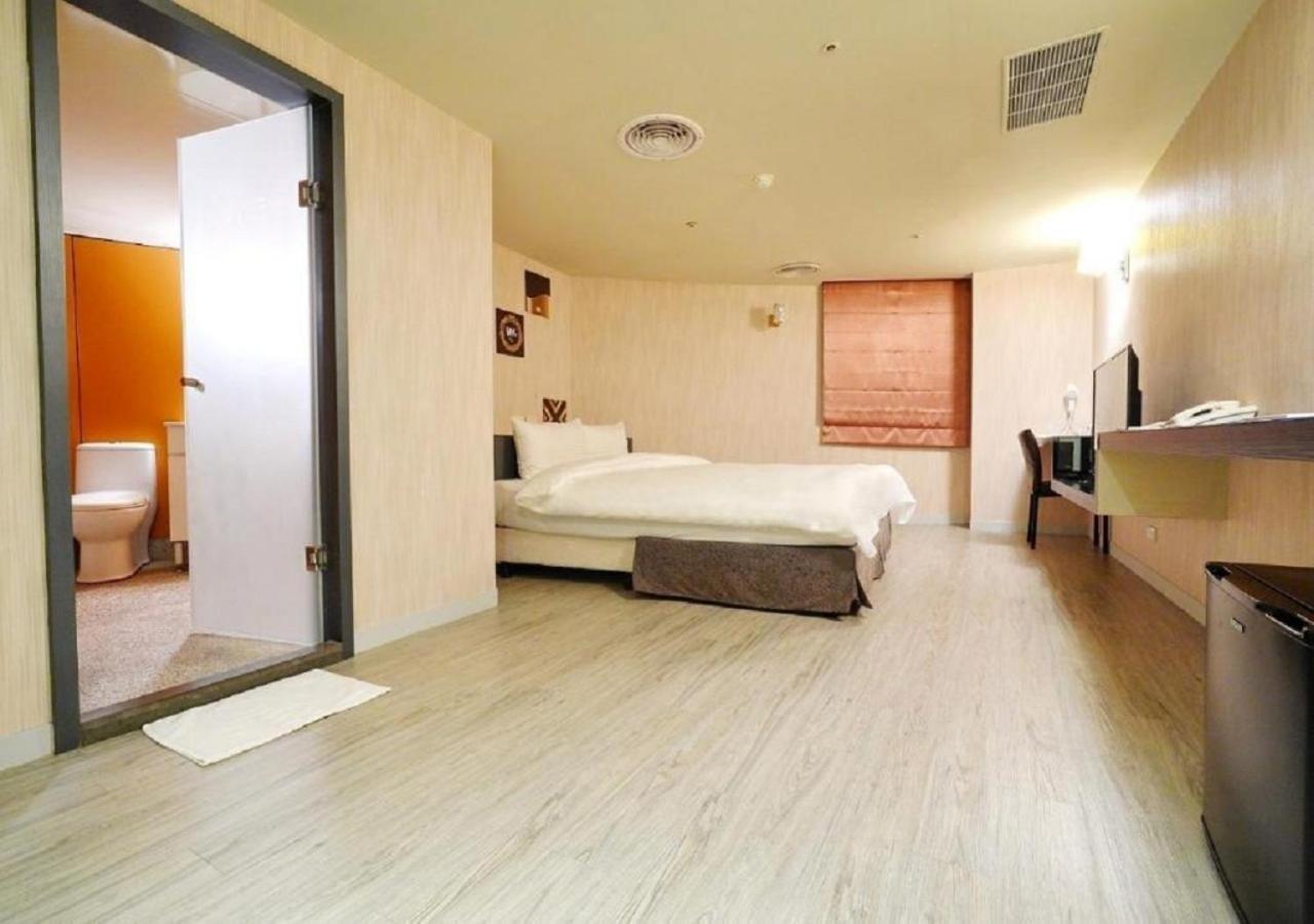 Walker Hotel - Sanchong Тайпей Екстериор снимка