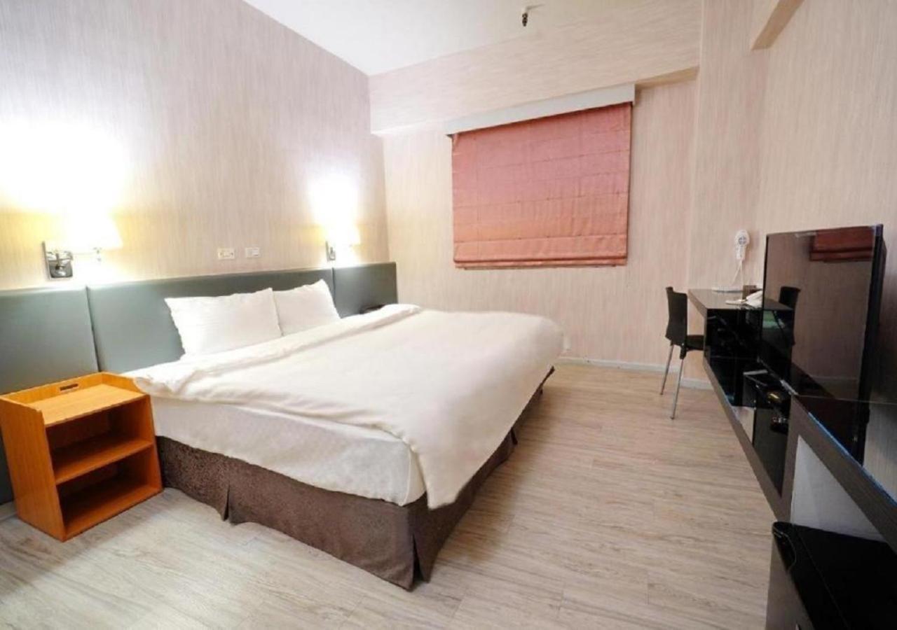 Walker Hotel - Sanchong Тайпей Екстериор снимка