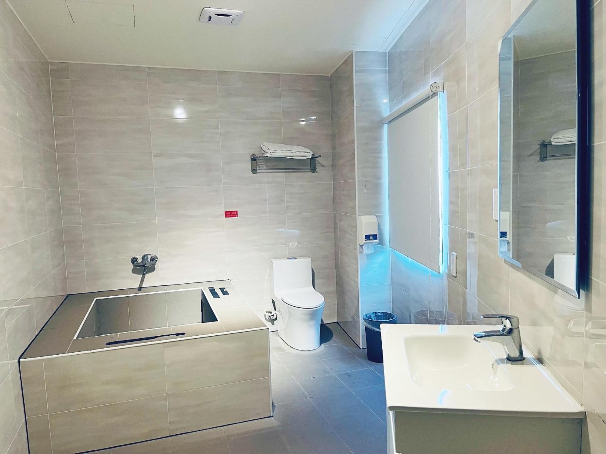 Walker Hotel - Sanchong Тайпей Екстериор снимка