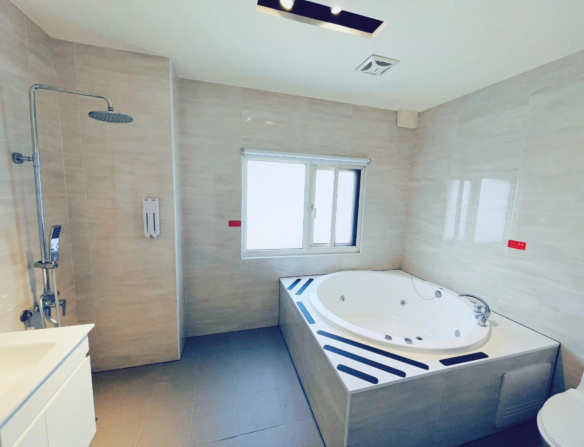 Walker Hotel - Sanchong Тайпей Екстериор снимка